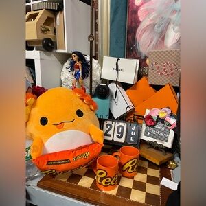 Zuru Snackles Axolotl Orange Reese's Reeses 14" plus 2 cups